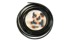 Installationskit: Schwarzer Schlauch, mehrere graue/orange T-Stcke, Winkel und ein Reduzierstck.