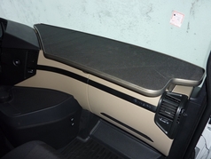 Groer LKW-Tisch fr Armaturenbrett, dunkelgrau mit strukturierter Oberflche, passend fr Mercedes Actros.