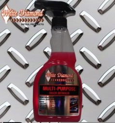 Rote Sprhflasche White Diamond Schnellreiniger, beschriftet mit 