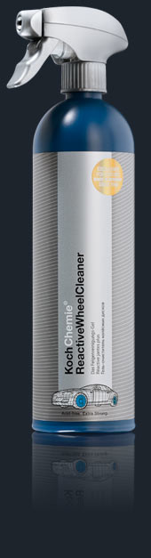 Dunkelblaue Flasche Koch Chemie ReactiveWheel Cleaner mit grauem Sprhkopf. Surefrei und mit Leistungsindikator.