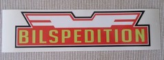 Scandi Aufkleber BIL Spedition. Rechteckiger Aufkleber mit rotem Feld, gelb-grnem Text 