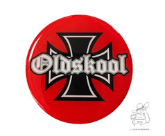 Roter 3D Nabensticker mit schwarzem Oldskool Kreuz und dem Schriftzug "Oldskool".