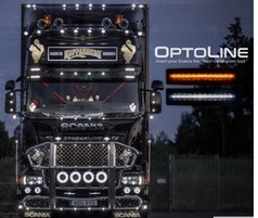 Ein Scania LKW mit umfangreicher LED-Beleuchtung und LEDSON Sonnenblendenlampen in Orange und Wei. OPTOLINE.