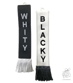 Minischals aus Kunstleder, einer schwarz mit weier Stickerei 