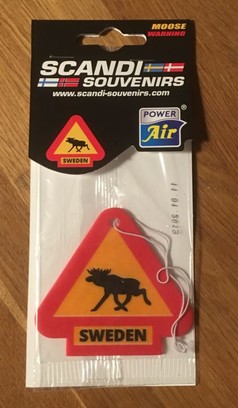 Lufterfrischer Vorsicht Elch als rotes Warndreieck mit orangefarbenem Feld, schwarzem Elch und 