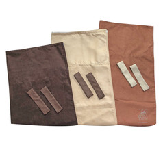 Verschiedene Innenraumgardinen aus Wildlederimitat in Braun-, Beige- und Terrakotta-Tnen mit passenden Rckhaltebndern.