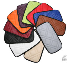 Mehrere Musterstcke von Kunstleder in verschiedenen Farben mit Waffelprgung.