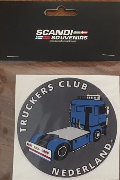 Runder Scandi Aufkleber mit blauem LKW-Motiv und dem Text "Truckers Club Nederland".