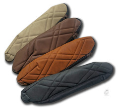 Gesteppte Armlehnenberzge aus Poly in den Farben Beige, Braun, Cognac und Schwarz.