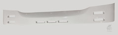 Weie Sonnenblende fr DAF 106 mit sieben rechteckigen Aussparungen fr Lampen.