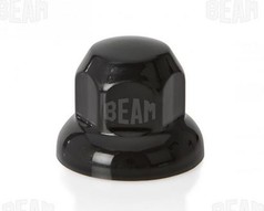 Eine schwarze Radmutterkappe aus Kunststoff mit dem Schriftzug "BEAM".