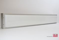 SRI Classic Sign LED Leuchtkasten fr LKW. Rechteckig, mit silbernem Rahmen und weier, glnzender Front.