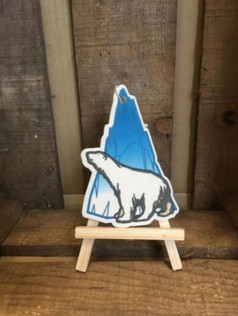 Lufterfrischer Polar Express: Weier Eisbr vor blauem Eisberg.