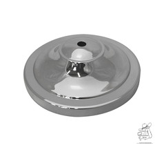 Glnzender, runder Flaggenstnder in Chrom mit einer ffnung fr eine Flagge.