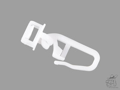 Ein weier Kunststoff-Klickgleiter fr LKW-Gardinen.