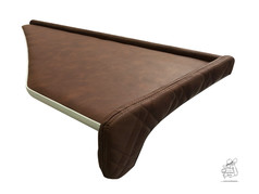 Hochwertiger brauner LKW-Tisch mit glatter Oberflche, gesteppter Seitenkante und hellem Rand.