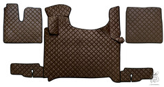 Braunes, gestepptes 3-teiliges Bodenset aus Kunstleder fr LKW, bestehend aus Fumatten und Tunnelabdeckung.