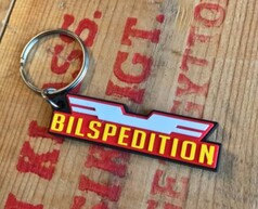 Scandi Schlsselanhnger Bilspedition. Silberner Ring, schwarz-rot-wei-gelber Anhnger mit dem Text BILSPEDITION.