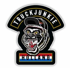 Schwarzer Aufkleber mit wtendem Gorilla-Kopf, Schriftzug TRUCKJUNKIE und Holland-Flagge in Rot-Wei-Blau.