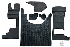 schwarz mit Nahtfarbe grau / Kombiniert mit Glattleder schwarz