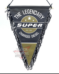 Schwarzer Wimpel mit weiem Aufdruck "The Legendary Super Charged Diesel" auf goldfarbenem Hintergrund und Fransenborte.