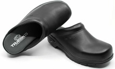 Schwarze, offene Traesko Trucker-Clogs. Robustes Design mit "TRSKO" Schriftzug auf der Innensohle und dem Spann.