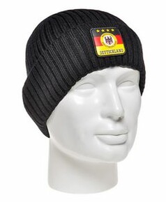 Schwarze gerippte Strickmtze mit Deutschland-Patch, Adler und Sternen.