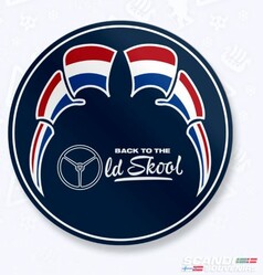 Runder, dunkelblauer 3D-Aufkleber mit niederlndischen Flaggen, Lenkrad und "Back to the Old Skool" Text.