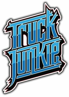 Blauer "TRUCK JUNKIE" Schriftzug Aufkleber aus glnzender Selbstklebefolie.