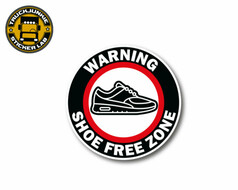 Runder TJ Aufkleber "Warning Shoe Free Zone" aus Selbstklebefolie. Zeigt ein Schuhsymbol in Schwarz, Rot und Wei.