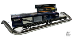 Jumbo Fischer Dachlampenbgel aus hochglanzverchromtem Edelstahl, inklusive LED LightBar und weiteren LightBars in Kartons.