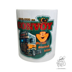 Weie Keramiktasse mit "CONVOY" Schriftzug, Krone und gelb-schwarzem Scania LKW-Motiv.