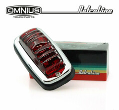 Rote OMNIUS Retroline Innenleuchte mit Glaslinse, Chromrahmen und schwarzem Sockel, vor Produktverpackung.