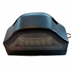 Schwarze Kennzeichenleuchte mit klarer Abdeckung und mehreren weien LEDs.