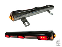 Hochglanzverchromtes Rckleuchtenrohr fr Scania LKW mit roten und orangefarbenen LED-Leuchten, in zwei Ansichten.