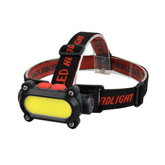 Schwarze Stirnlampe aus ABS-Kunststoff mit leuchtendem gelbem COB-Licht und roten Knpfen. Schwarzes Kopfband mit "LED HEADLIGHT" Aufschrift.