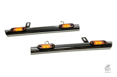Glnzendes Trrohr-Set aus Metall mit orangefarbenen LED-Lampen.