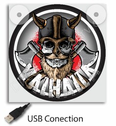 Quadratischer Leuchtkasten mit rundem Wikinger-Totenkopf-Design, Helm, Bart, gekreuzten xten und "VALHALLA"-Schriftzug. Mit USB-Anschluss.