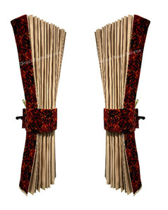 Ein Paar beige LKW-Rundumgardinen aus dickem Stoff mit Kante und Rckhaltebndern in Dnisch Plsch.