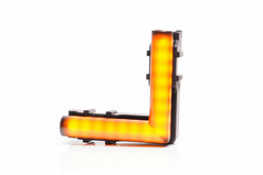 L-frmige Markierungsleuchte WINKEL BLACK mit leuchtender Neon-Optik und schwarzem Gehuse.