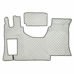 Helles, gestepptes Kunstleder Bodenset fr LKW. Die einteilige Hauptmatte und eine separate Matte haben eine schwarze Umrandung.