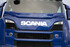 Blaue GFK Scheibenblende auf Scania New Generation LKW.