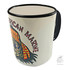 Weie Tasse mit schwarzem Henkel und schwarzem Rand. Mit "AMERICAN MARINE" Schriftzug und farbigem Motiv.